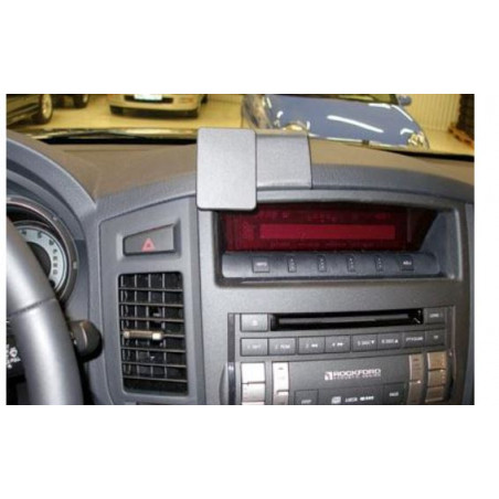 Brodit ProClip Center Mount - Mitsubishi Pajero 2007-2019