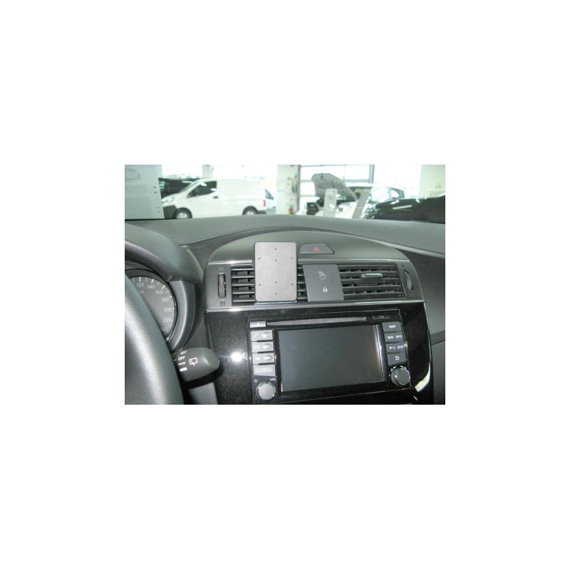 Brodit ProClip Center Mount - Nissan Pulsar 2014-2020