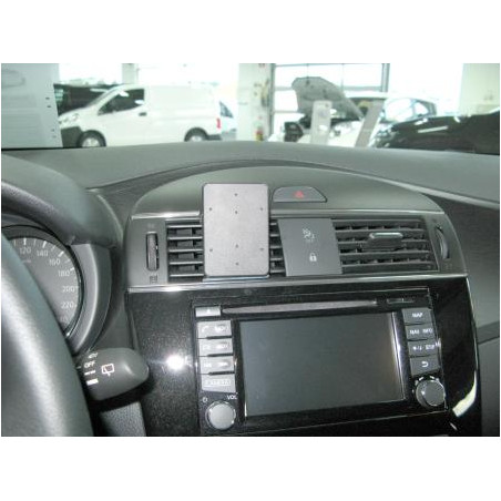 Brodit ProClip Center Mount - Nissan Pulsar 2014-2020